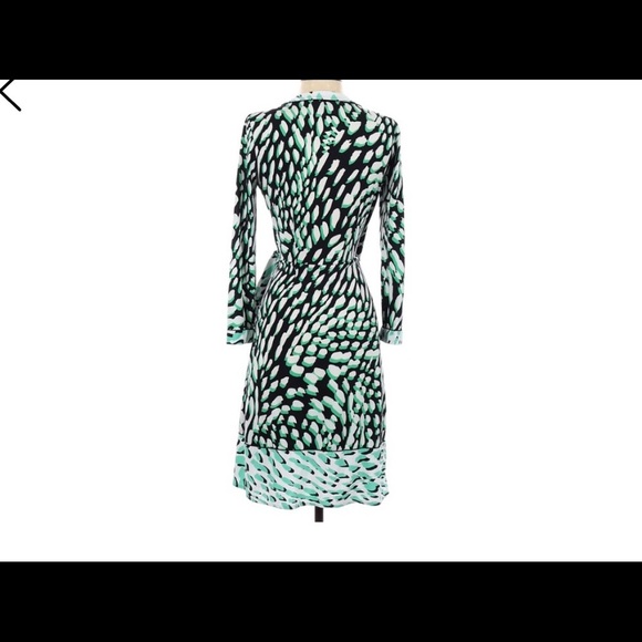 𝅺BCBGMaxazria wrap dress size Small - Picture 2 of 2